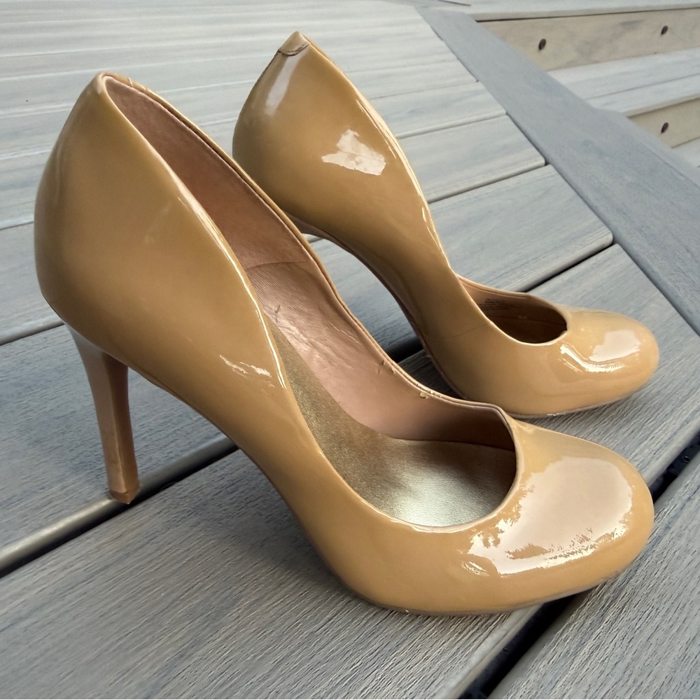 Jessica Simpson - Women’s Patent High Heel Pumps in Tan, Size 8.5